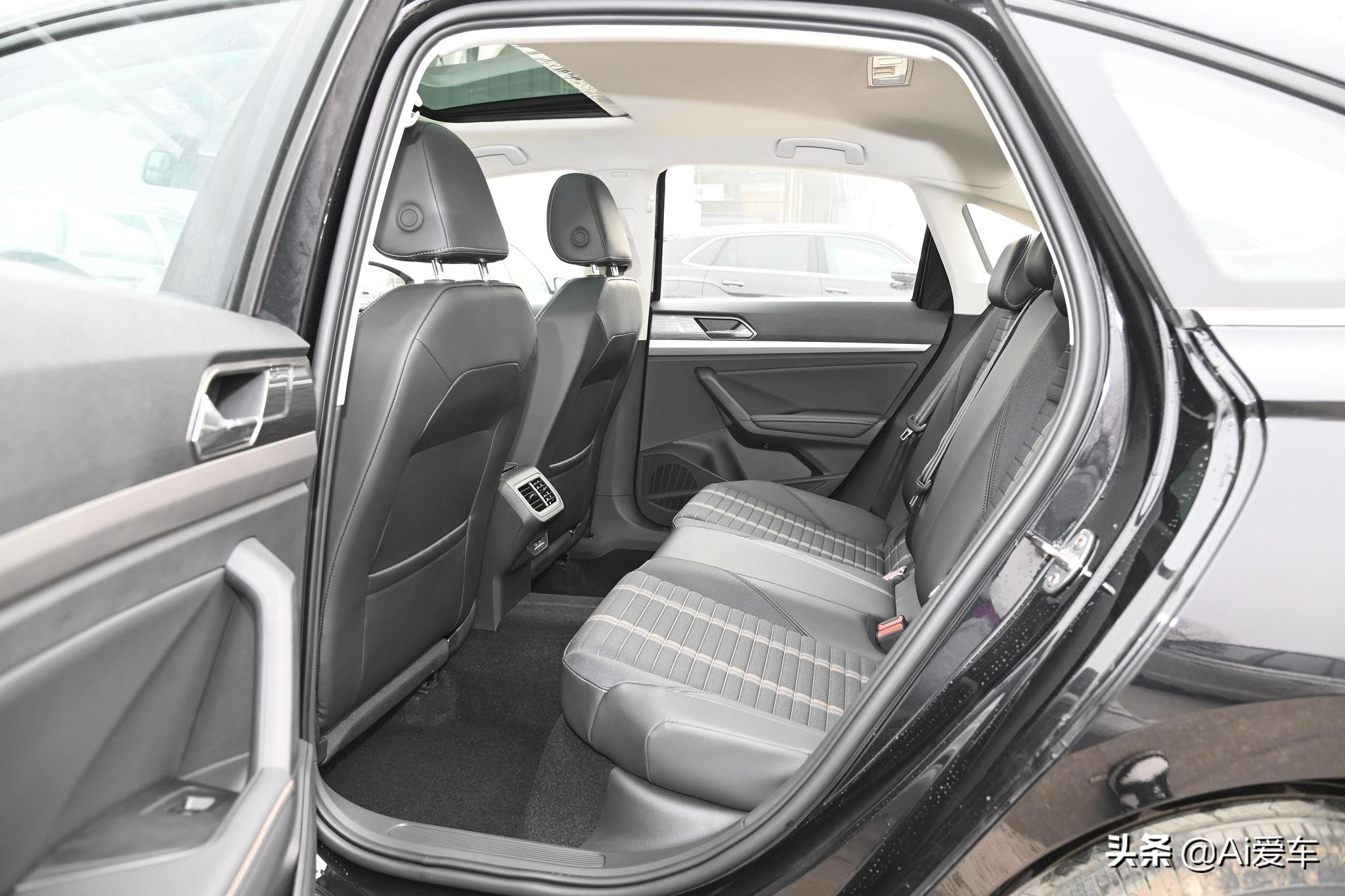 大众朗逸紧凑型轿车评测_大众朗逸2022款1.5L自动视野版_大众朗逸车质量怎么样