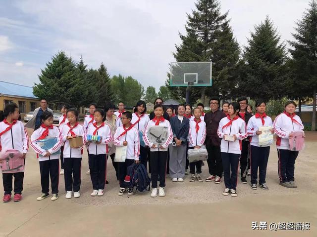 《关爱乡村儿童教育成长公益活动》浅记书画家盖洪才捐赠书画