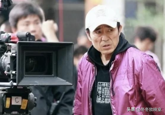 张艺谋“晚节不保”，妻子连夜转移资产出国，圈内早有征兆