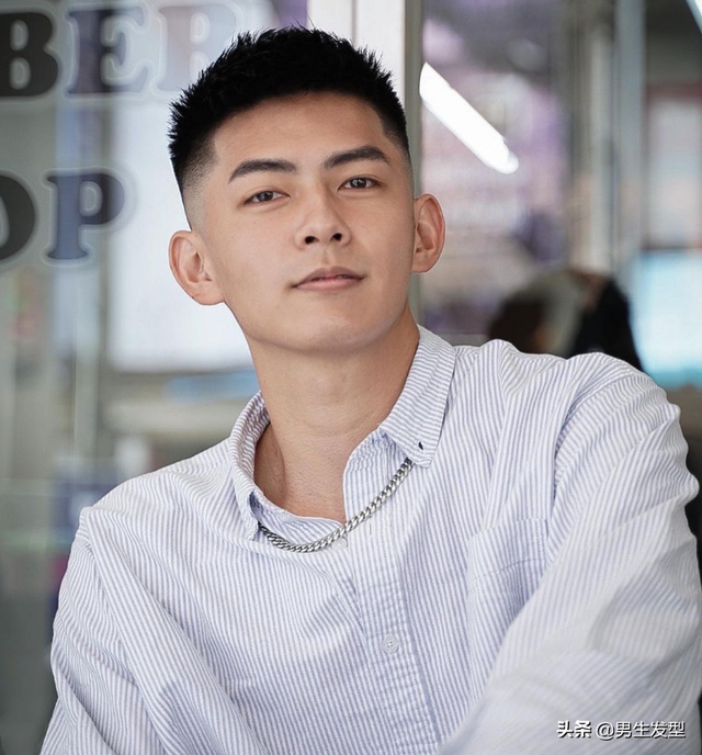 30岁男生别只会剪"板寸",试试这6款潮流发型,干净帅气有魅力