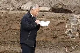 1986年甘肃工人清淤泥，无意挖出带字竹片，成就两个“世界第一”图片