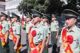 组图 | 泪别战友！图片