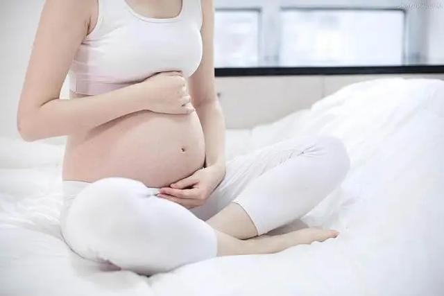 过了预产期宝宝还不发动，孕妈要注意这些事情