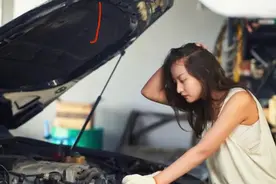 防冻液缺失怎样应急？注意：做错了可能会对发动机造成损害图片