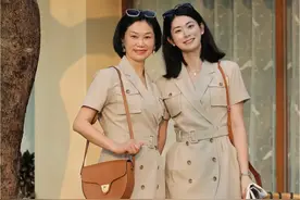现在的妈妈们也太会穿了！和女儿一起拍穿搭，妈妈气质反而更突出图片