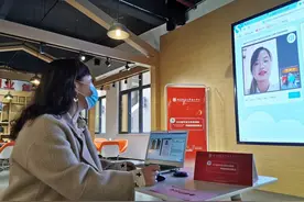 太社死了！女大学生线上面试，偷懒只化半脸妆，没成想HR技高一筹图片