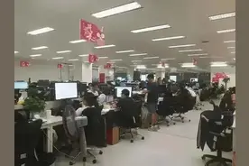 评论一下拼多多：高薪的工作那就是钱难赚，屎难吃图片