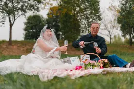 内蒙古黄昏恋惨案：60岁老人爱上女亲家，毁子女婚姻，以血案收场图片