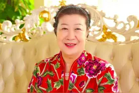55岁退休大妈靠卖饮料罐闷声发大财，成为身家百亿女老板图片