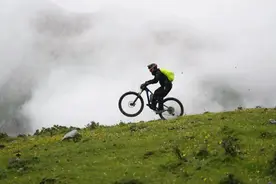 骑出迷雾迭山，四个男人的一场未知冒险图片