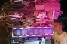 河东交警夜间连查两辆“庞然大物” 各类车辆载物均需符合法律规定 保障交通安全图片