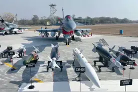 不到72小时！印度航母悄悄掉头回家，巴方：它看到了歼-10和枭龙图片