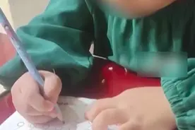痛心！只因将不锈钢筷子插进这，小女孩被切除9根手指图片
