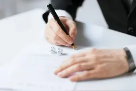 月入一万两千元的住家男保姆，为何坚持不了两个月？便匆匆离开图片