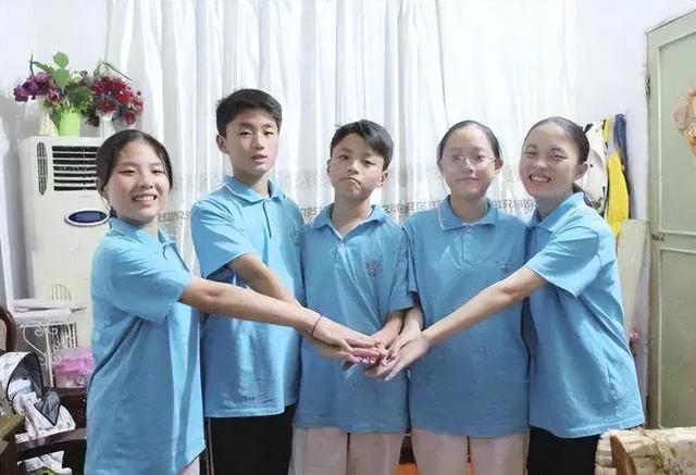 被选为奥运福娃的5胞胎：养育不易累死父亲，20岁孩子在上大学