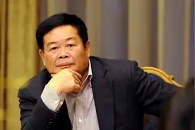 曹德旺爱上25岁红颜知己，妻子一句话他回心转意，赠妻百亿家财图片