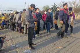 小工最高工资240一天，瓦工350一天的城阳劳务市场图片