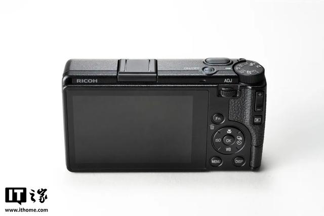 理光发布RICOH GR IV相机：2574万像素+5轴防抖，售价8999元