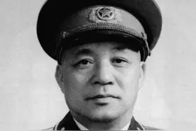 55年大授衔，毛主席将他的名字勾掉，批语：骄傲自满，不可授上将图片