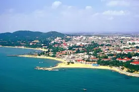 秦皇岛上空传来巨响，经山海关机场证实：一架战斗机以超音速飞过图片