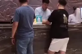 因拒绝提供异性洗浴服务被殴打，女子持刀刺死一人，法院：免刑图片