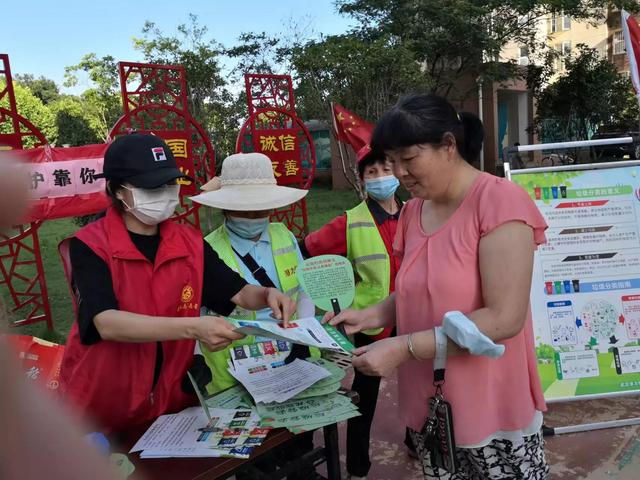 建党101周年东湖新技术开发区豹澥街分类专班黄金堂社区开展活动