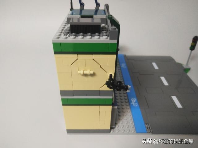 乐高城市组套装试玩，警察大战银行抢匪，保障乐高城市安全