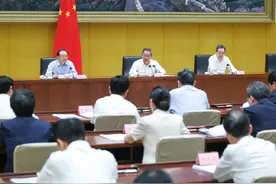 李强：稳妥有序实施渐进式延迟法定退休年龄改革 为推进中国式现代化提供重要支撑图片