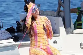 这是安妮·海瑟薇 ？瘦成这样这素颜，扎染也没认出来图片