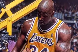 都说肌肉男在奥尼尔面前是弟弟，看了这5人的合影后 我彻底信了图片