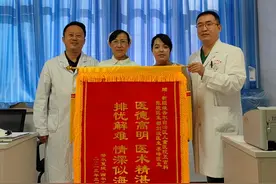 婴儿鼻孔粘连 医生巧手施治图片