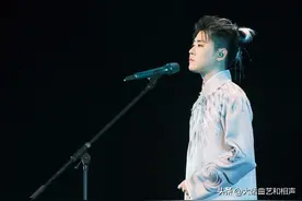 重量级业界大佬导演发文，盛赞德云社张云雷：这样的艺人值得爱图片