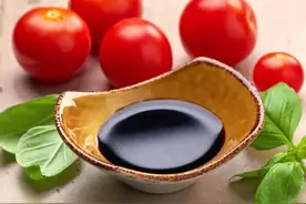 喝醋能降糖、软化血管？醋的4个说法，只有1个是真的，别再被骗了图片