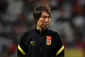 李铁妻子龙菲早已定居美国，两人结婚近20年，未来婚姻状况将如何图片