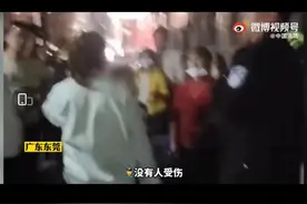 广东东莞一小孩烧虫引大火，群众破门救娃图片