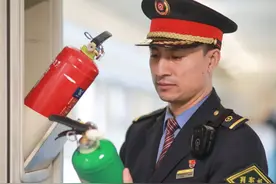 不是所有穿路服的都叫列车员！图片