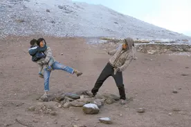 如果有钱也不买房，就花90万元带着孩子环游世界， 5年后他们会是图片