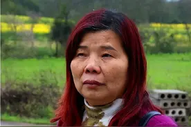 女子被家暴后离家出走，20年后回老家发现，儿子服刑丈夫已火化图片