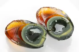 皮蛋被美国评为“最恶心食物”榜首，含铅能吃吗？告诉你答案图片