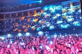 岳云鹏5月13日郑州相声专场最后返场大合唱图片