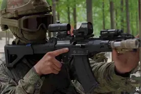 国产191步枪改的太西方？多种瞄具三光合一，还是陆战队改的带劲图片