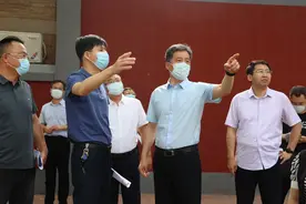 精雕细琢整治背街小巷 保定市委副书记带队调研“网红街”图片