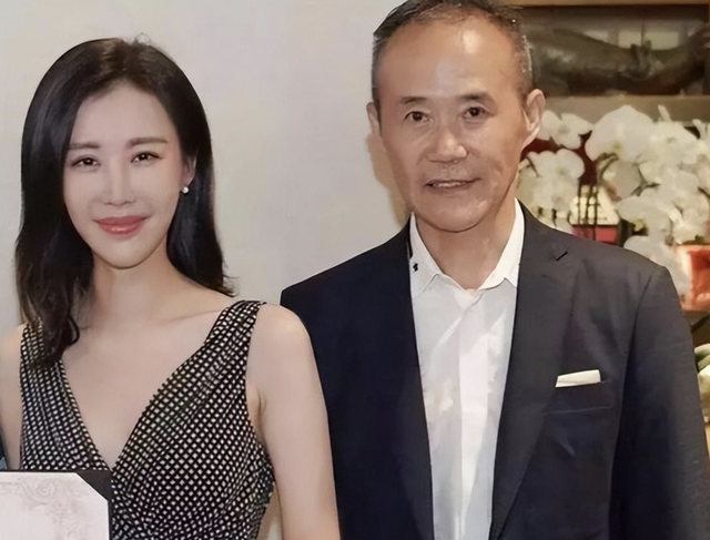 王石和王江穗离婚10年,他再婚娶女演员,她忍受车祸后遗症的折磨