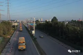 我为群众办实事 | 钦州港警方开启“绿波带”护学模式 筑牢平安上学路图片