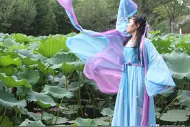 晚年该享受儿孙满堂幸福，却遭儿媳的冷落和儿子的漠视：默默承受图片