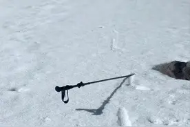 一男子在四姑娘山坠亡，有人亲眼看到滑坠过程！景区：发现时已无生命体征，正与家属联系图片