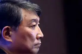 叹主帅：主力轮番伤卖呆也躺枪，小鲨鱼伤不断，饲养员累抽也得干图片