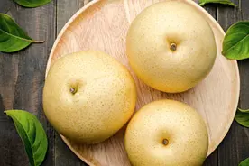 清心润肺，降火生津、滋肾补阴！梨的果、叶、皮、肉都是宝图片