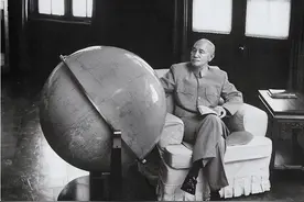 蒋介石出殡当天，棺材里放了“四样东西”，宋美龄看到后嚎啕大哭图片