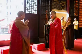 和尚的衣服叫什么名字 颜色的级别区别有哪些图片